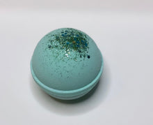 Load image into Gallery viewer, Let&#39;s Chill Detoxifying Bath Bomb - Lucky all Clover
